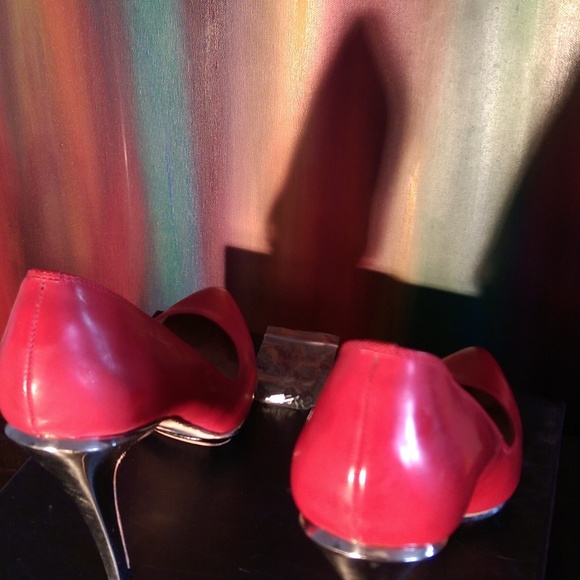 L.A.M.B. Glam Platform Pump - Picture 4 of 7